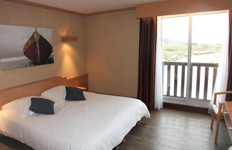Amiraute Hotel Golf Deauville Тук Экстерьер фото