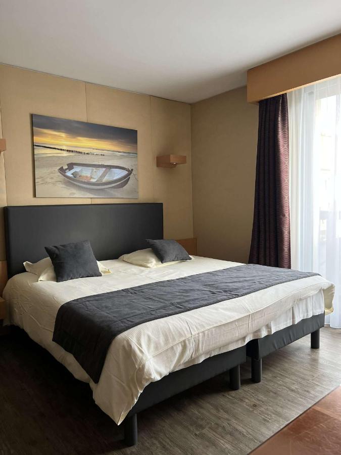 Amiraute Hotel Golf Deauville Тук Экстерьер фото