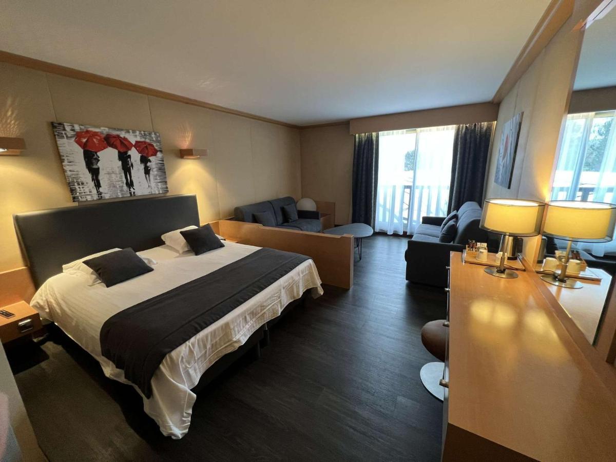 Amiraute Hotel Golf Deauville Тук Экстерьер фото