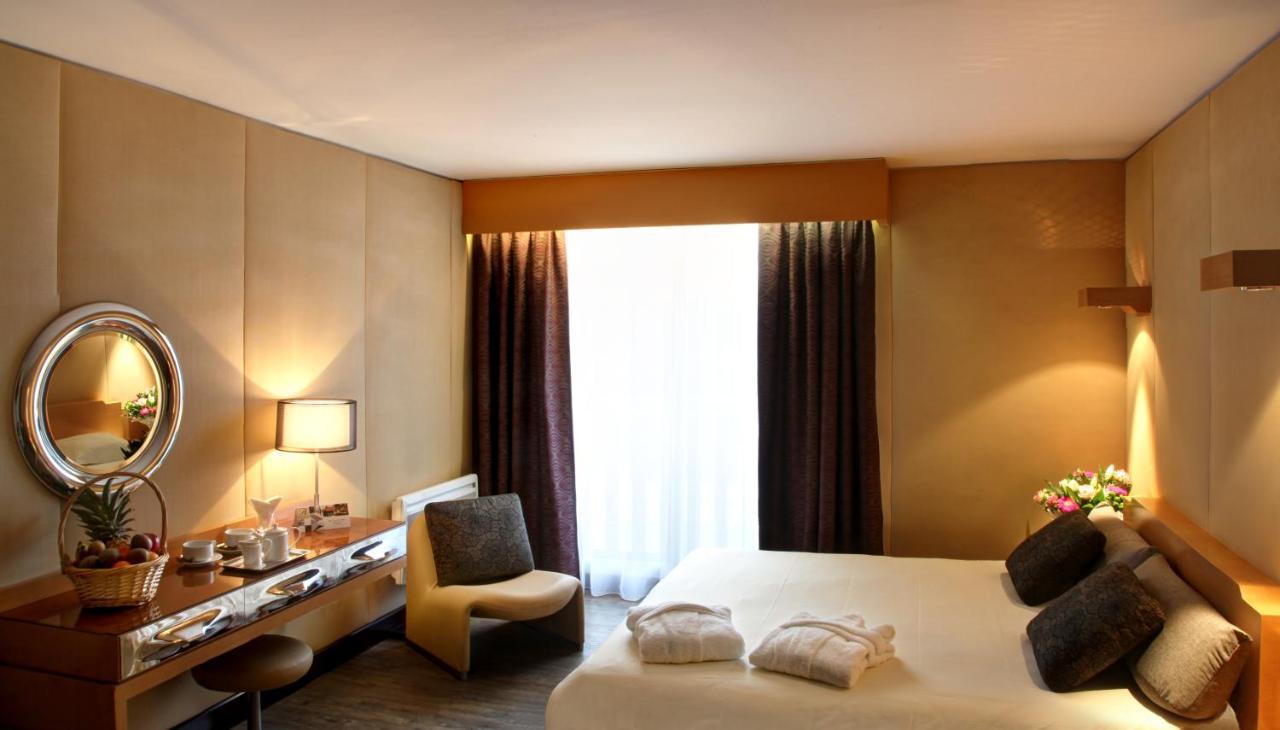 Amiraute Hotel Golf Deauville Тук Экстерьер фото