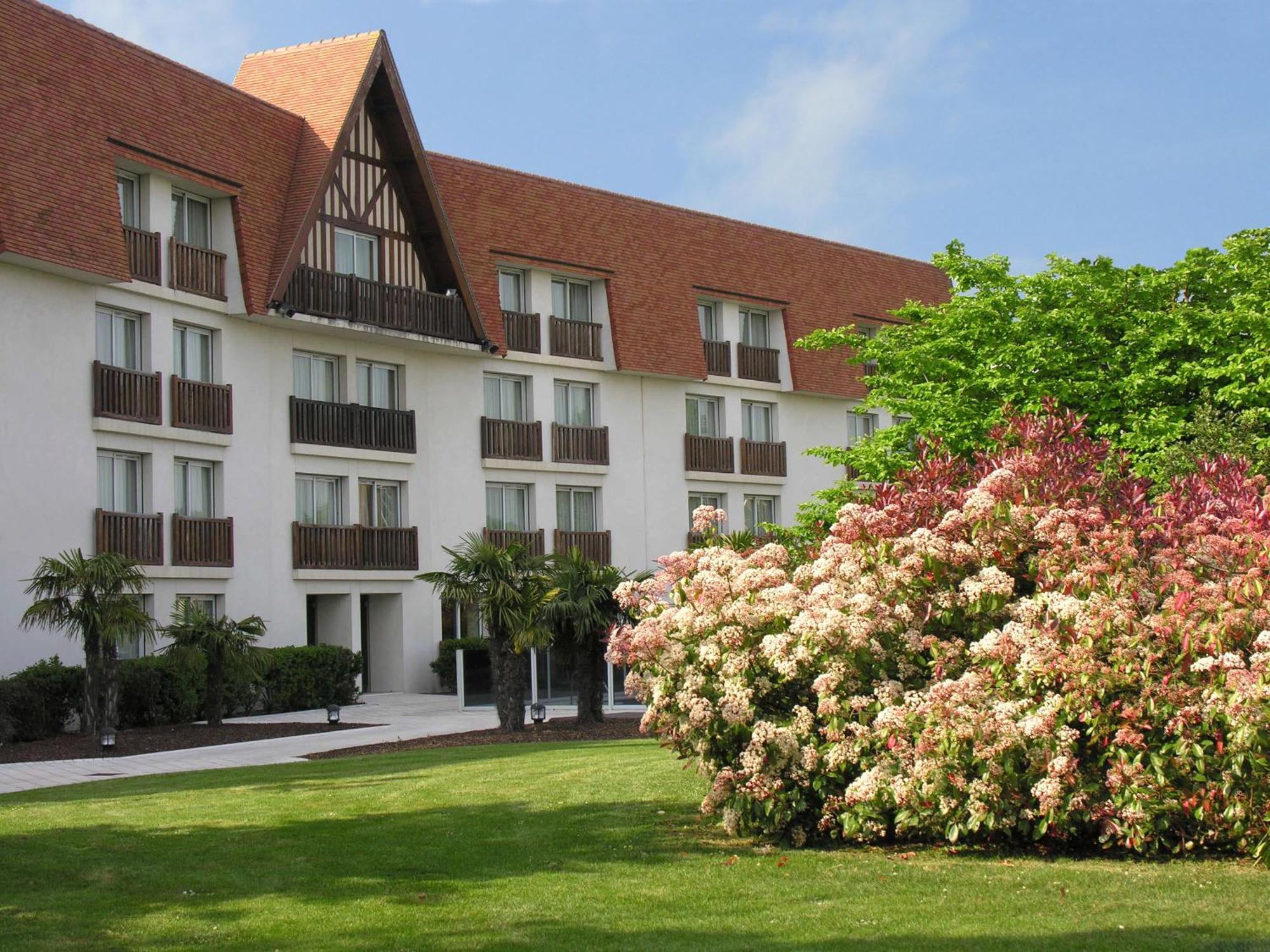 Amiraute Hotel Golf Deauville Тук Экстерьер фото