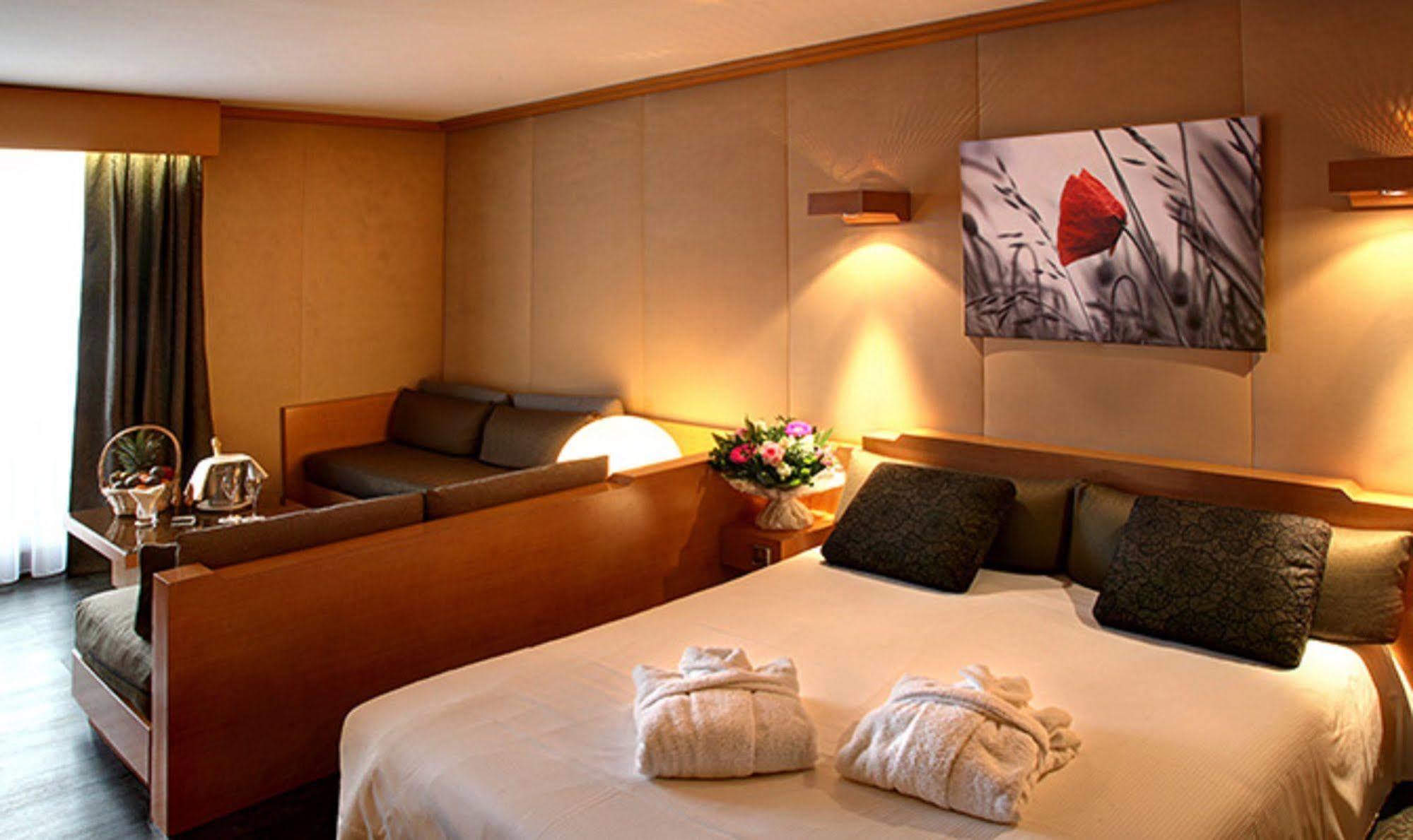 Amiraute Hotel Golf Deauville Тук Экстерьер фото