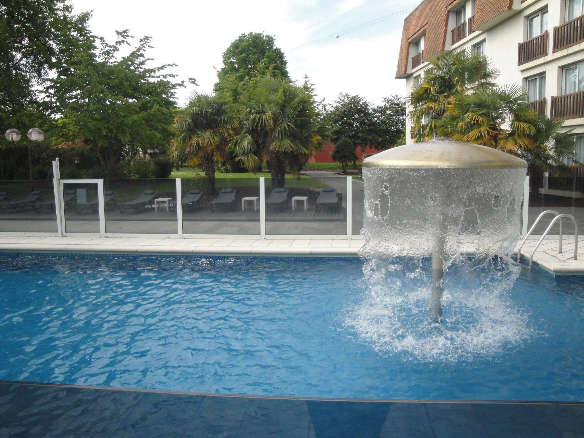 Amiraute Hotel Golf Deauville Тук Экстерьер фото