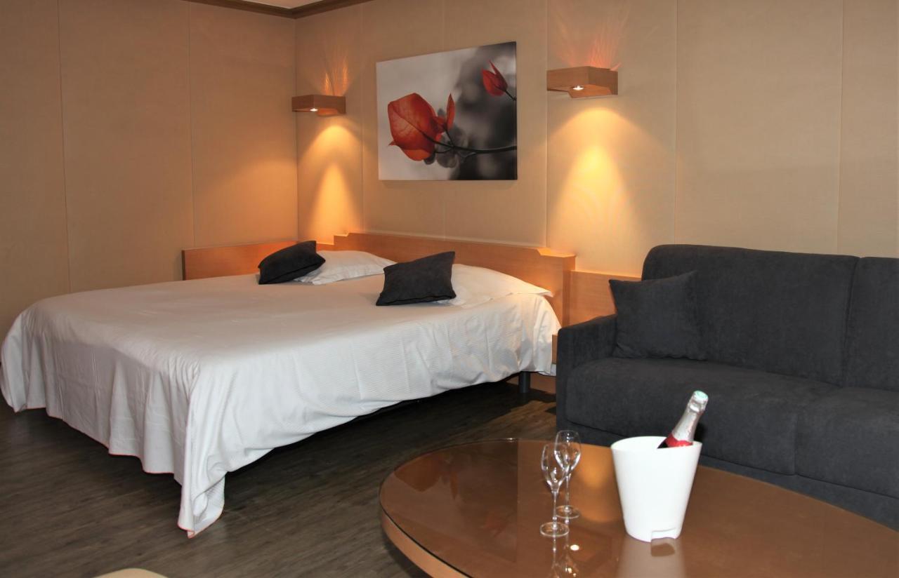 Amiraute Hotel Golf Deauville Тук Экстерьер фото