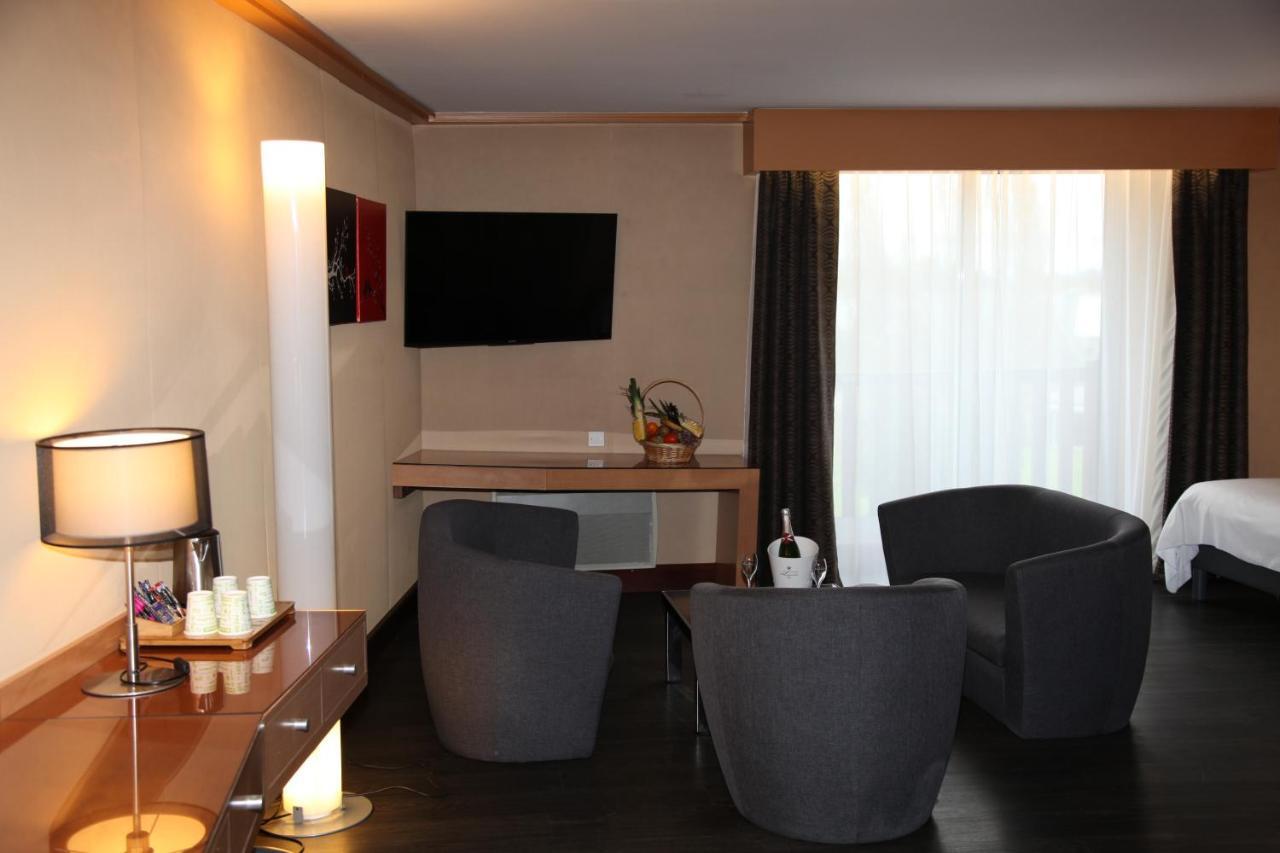 Amiraute Hotel Golf Deauville Тук Экстерьер фото