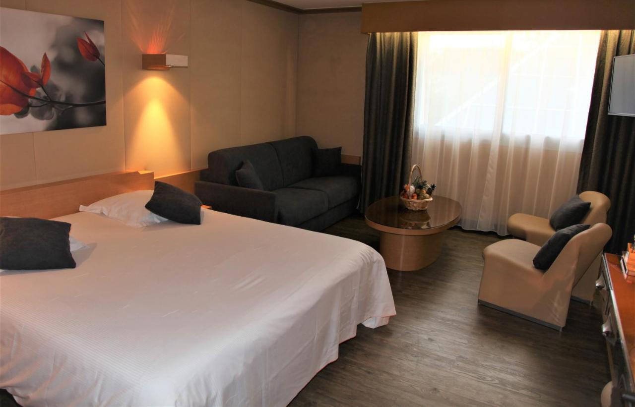 Amiraute Hotel Golf Deauville Тук Экстерьер фото