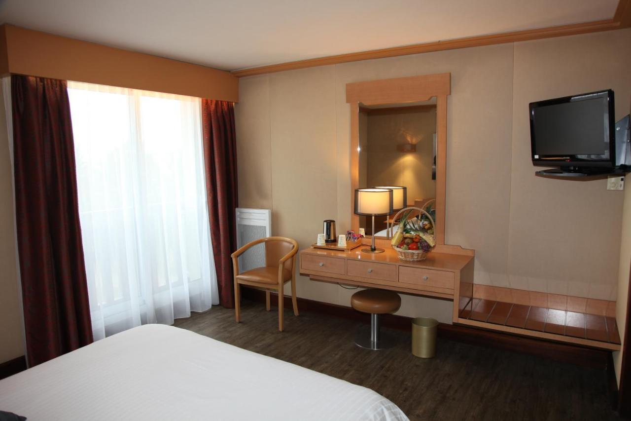 Amiraute Hotel Golf Deauville Тук Экстерьер фото